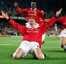 Beckham bracht de bal voor 't doel en sheringham. Champions League Bayerns Final Albtraum Von 1999 Bilder Fotos Welt