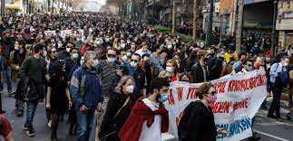 Στα χέρια της αστυνομίας οι ληστές τράπεζας στο περιστέρι. Dhmhtrhs Koyfontinas Mazikh Sygkentrwsh Allhleggyhs Sto Syntagma Aygh