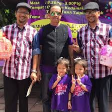 Azlee, wahid dan mazlan adalah 3 sekawan dari kecil. Gambar Pelakon Bekas Ahli Kumpulan Senario Ilya Bersama Kembar Seirasnya