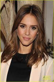 If it weren't for the fact that alba dyed her usually highlighted hair a shade of dark, chocolate brown a couple of weeks ago, their hairstyles would be truly identical. Make Me Pretty Jessica Alba Hair Hair Styles Long Hair Styles