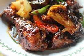 Setelah itu siapkan wajan tumis, lalu tumis bumbu halus dan kecap dengan sedikit air sisa rendaman. Ayam Masak Kicap Pedas Sedap Versi Kakak Neelofa Azie Kitchen