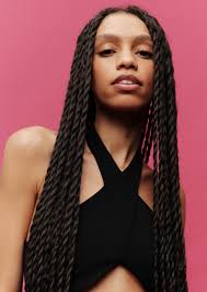 Regina Campos's Instagram, Twitter & Facebook