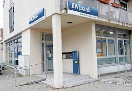 Aktuell zähle der privatkundenvertrieb 1.000 mitarbeiter, sagte götz. Uhlbach Es Gibt Lediglich Noch Automaten An Den Standorten Uhlbacher Platz Und Wildunger Strasse In Bad Cannstatt Erste Bw Bank Filialen Geschlossen Weitere Lokalmeldungen Cannstatter Zeitung