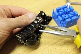 Instead they are made of one solid, woven piece of metal. How To Remove Watch Links From The Strap On Your New Smartwatch Digital Trends