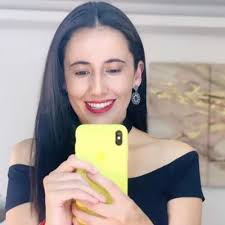 Daniela Moya (@belleneda)