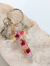 Resin Real Flower Custom Initial Cross Keychain Unique Keyring Personalized Gift Baptism Gift Baptism Favors Teacher Gift Made To Order In 2020 Resin Jewelry Diy Cross Keychain Resin Jewelry