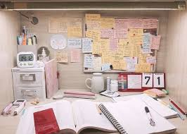 Düzenli bir masa her zaman çalışma isteğimizi arttırır. Ogrencilerin Dikkate Almasi Gereken 13 Verimli Ders Calisma Yontemi