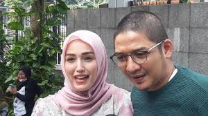 Tanpa Band Ungu Pasha Kenalkan Single Solo Perdana Di Album Solo Pertama Di Atas Langit Warta Kota