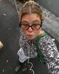 Molly (@thebasilbrushhahahaboomboom) • Instagram photos and videos