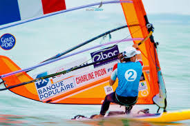 Quelques jours avant d'aller défendre son titre olympique à tokyo, on est allé voir charline picon chez elle à la rochelle pour une petite interview album. 3 Questions A Charline Picon Windsurf Journal 05 05 2021