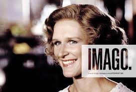 Iris Gaines's Instagram, Twitter & Facebook