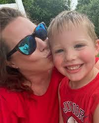 Jennifer Peake's Instagram, Twitter & Facebook