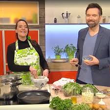 Presto Pesto Heute Haben Wir Im Zdf Volle Kanne Produktion Gemorsert Denn Es Gab Heute Das Klassische Pesto Genovese Naturlich Mit Erntefrischem I 2020 Ol