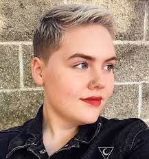 Many hairstyles for men with round face shapes hide, alter, or mask the shape of your face and the roundness of your cheeks and jaw. Pixie Round Face Short Hairstyles Novocom Top