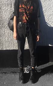 38 Street Style Grunge Looks To Wear Right Now Edgy Outfits Street Style Grunge Aesthetic Clothes