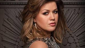 Happy Birthday, Kelly Clarkson! Y'all leave this awesome woman some love  and enjoy her duet with Vince Gill, "Don't Rush." http://at.cmt.com/knqlx