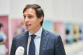 Informatie over hoekstra international b.v. Wopke Hoekstra Meldt Zich Af Voor Leiderschap Cda Trouw