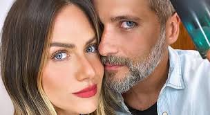 She began acting in theater at the age of twelve. Giovanna Ewbank Sobre Gagliasso Ja Ficou Com Bastante Gente Entretenimento R7 Famosos E Tv