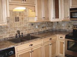 10 Travertine Kitchen Backsplash Ideas 2020 Peace At Heart Rustic Kitchen Backsplash Country Kitchen Backsplash Rustic Kitchen Cabinets