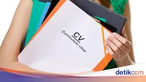 Jika pekerjaan tersebut menarik, tentu saja akan menarik minat dari banyak pelamar kerja, sehingga surat lamaran yang masuk bisa jadi puluhan bahkan ratusan. Daftar Hal Yang Membuat Surat Lamaran Kerja Anda Tidak Dilirik