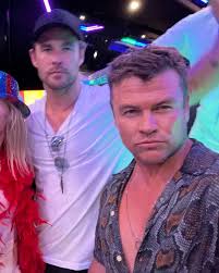 Happy 40th to my brother, my best friend. @chrishemsworth you're an  inspiration to everyone who knows you. You are the sunlight in dark places  and a shield for those who need it.