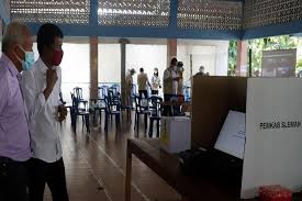 Pada tanggal 9 desember 2020, anggota bawaslu kabupaten sleman, arjuna al ichsan siregar, melakukan pengawasan penggunaan hak 8 desember 2020 mendatang, badan pengawas pemilu (bawaslu) kabupaten sleman memberikan instruksi kepada seluruh jajaran pengawas pemilu mulai. Bupati Sleman Sri Purnomo Imbau Calon Lurah Terpilih Tidak Uforia