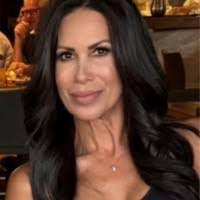 Leah Switzer's Instagram, Twitter & Facebook