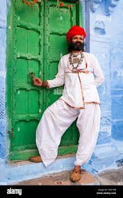 L uomo dal Rajasthan vestito in tradizionali abiti indiani, Jodhpur,  Rajasthan, India Foto stock - Alamy