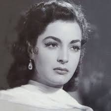 Elsa Rosado's Instagram, Twitter & Facebook