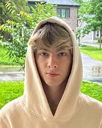 Justin Weaver's Instagram, Twitter & Facebook