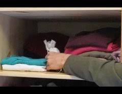 Die häufigsten ursachen für einen unangenehmen geruch auf der kleidung sind Video Muffiger Geruch In Kleidung Gegenmassnahmen