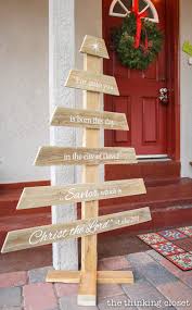 We know how good wooden clocks look and they portray the ultimate rustic vibe. 60 Ways To Turn A Plain Pallet Into Something Beautiful This Christmas