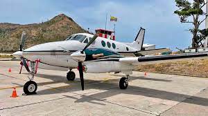 Alejandra azcárate quedó salpicada por el escándalo que involucra el hallazgo de 446 kilogramos de cocaína en una avioneta que habría sido operada por una empresa de su esposo, miguel jaramillo arango. Atencion Comienza El Proceso De Extincion De Dominio A La Avioneta Del Escandalo Que Involucra Al Esposo De Alejandra Azcarate