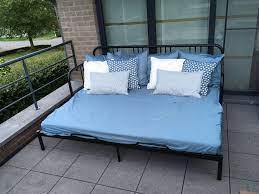 Create a backyard retreat by building your own outdoor daybed with canopy designed to fit a standard twin mattress. Loungezetel Loungebed Fyresdal Ikea Ikea Tagesbett Ikea Balkon
