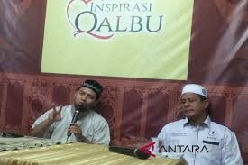 Islam menyebutnya, hablum minallah dan hablum minannas. Jaga Keseimbangan Hablumminallah Dan Hablumminannas Antara News Aceh