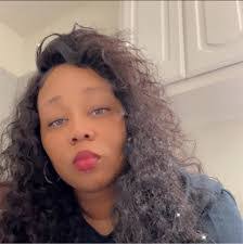 Jocelyn Ray's Instagram, Twitter & Facebook