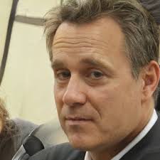 📍Hétfő délután 17 óra után megszavazta az Országgyűlés az Alaptörvény 15.  módosítását, amellyel betiltották a Pride-ot, a drogot, és előírták, hogy  az ember férfi vagy nő. 📍 A Momentum blokádot hirdetett a