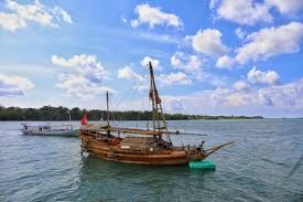 baːˈtaːviaː ( dengarkan)) adalah sebuah kapal milik kongsi dagang hindia timur atau kompeni belanda (voc), yang dibuat di amsterdam pada 1628, dipersenjatai dengan 24 pucuk meriam besi tuang dan beberapa pucuk meriam perunggu. Jejak Kapal Padewakang Saksi Pengembaraan Suku Bugis Ke Australia Di Abad Ke 17