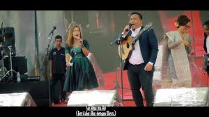 Molo tung adong nasala na hu baen tu ho denggan ma dok unang marsidalian ho tu au ra takkas doi di boto ho haholongan songon dia bagas ni da holongki tu ho ito ai anggo cintaki ito holan tu ho do hasian marpangulahi ma roham da hasian hape di tikki pesta ulang tahunki ale ito di tanggal 31 di bulan agustus i di tuhor ho dope kadom tanda ni holong mi tu au Lirik Lagu Diado Bossirna Delinews Tapanuli