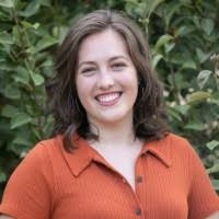 200+ profilů „Midyett“