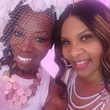 I can't believe my phone died. I didn't get to take more photos at the  white party....