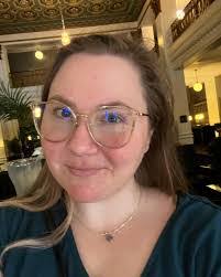 Alexis Osborne's Instagram, Twitter & Facebook