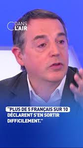 "Plus de 5 Français sur 10 déclarent s'en sortir difficilement. Un tiers  ont souvent des difficultés à payer en temps et en heure leurs factures. Il  leur faut arbitrer sur tous les postes de dépenses. ...