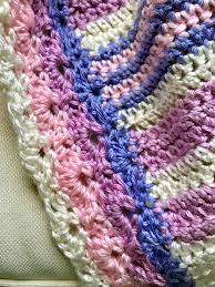 Cuddly Baby Blanket With Scalloped Edges Freepattern Crochet Blanket Patterns Crochet Blanket Edging Cuddly Baby Blanket