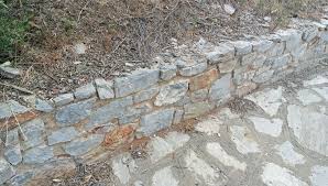 Hangbefestigung So Wird Die Boschung Sicher Bauredakteur De Steinmauer Garten Garten Am Hang Gartenmauern