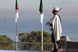 The broken plural of جَزِيرَة‎ (jazīra, island) has come to be the proper name for algeria, its capital, and the islands in its bay, as there were once several small islands in the bay of algiers. Ù‡Ù„ ØªØ­Ø§ÙˆÙ„ Ø§Ù„Ø¬Ø²Ø§Ø¦Ø± ØªØºÙŠÙŠØ± Ø·Ø¨ÙŠØ¹Ø© Ø¹Ù„Ø§Ù‚ØªÙ‡Ø§ Ø¨ÙØ±Ù†Ø³Ø§ Ø§Ù†Ø¯Ø¨Ù†Ø¯Ù†Øª Ø¹Ø±Ø¨ÙŠØ©
