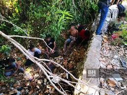 Semakan mendapati suspek mempunyai 22 rekod lampau termasuk dikehendaki polis membabitkan kes samun dan narkotik. 11 Lelaki Ditahan Dalam Semak