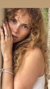 TaylaRees.com, Light in the Darkness album-, “Dear Distant Past”, check out  the full album and song. (Link in Bio), It’s about overthinking and leaving  the past behind because you have the power too. ...