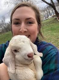 Holly Arias's Instagram, Twitter & Facebook