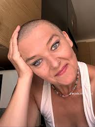 Another fabulous new design for the beautiful @tamz1702 ✂️ #undercutdesign  #undercutgirls #undercutwomen #shavedhair #shavedhead #newhair #haircut  #hair #hairtransformation #hairart #hairdesign #hairstyles  #hairstylesforwomen #womenshair #barber ...